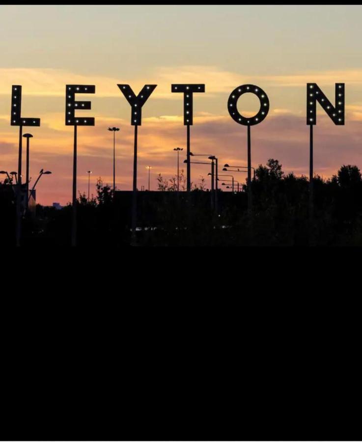 Готель The Leyton Oasis Лондон Екстер'єр фото